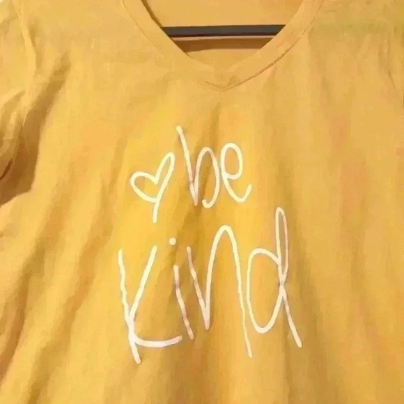 Be kind soft yellow tshirt. 💛 Size Medium. - Picture 3 of 5
